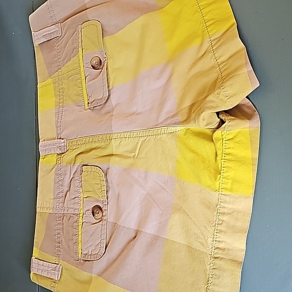 Old Nave women's shorts. Yellow and tan. 4 pockets. Size 8 good used condition. - Picture 9 of 10
